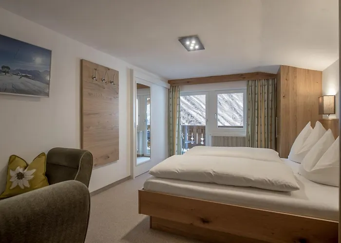 Michael 招待所 3*